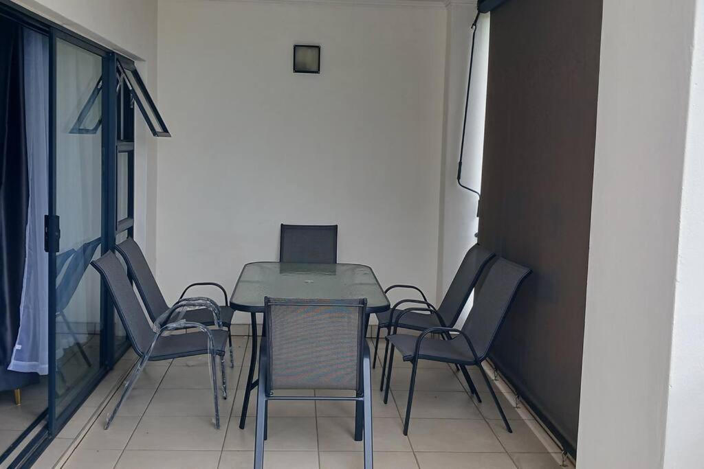 Deep Blue 2 Bed In An Estate Appartement Johannesburg